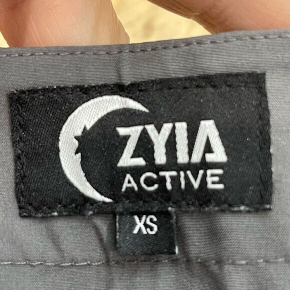 Zyia Clubhouse Bermuda Golf Shorts - Picture 3 of 4